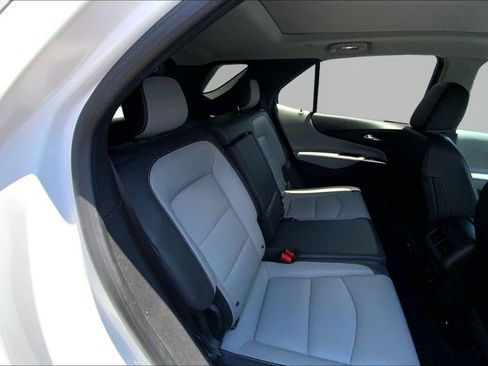 Used 2018 Chevrolet Equinox Premier FWD image 17