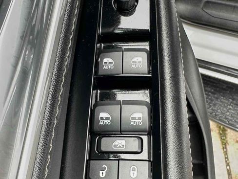 Used 2023 Jeep Wagoneer L Series II w/ Rear Seat Video Group 1 AWD/4WD image 23
