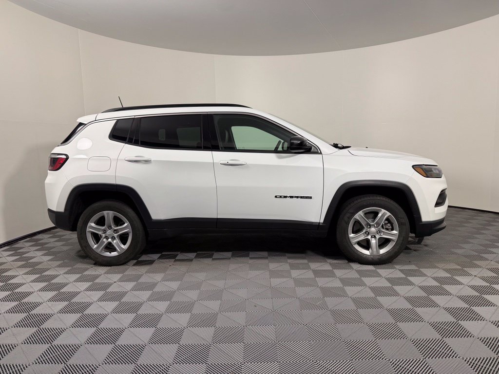 Used 2023 Jeep Compass Latitude AWD/4WD image 8