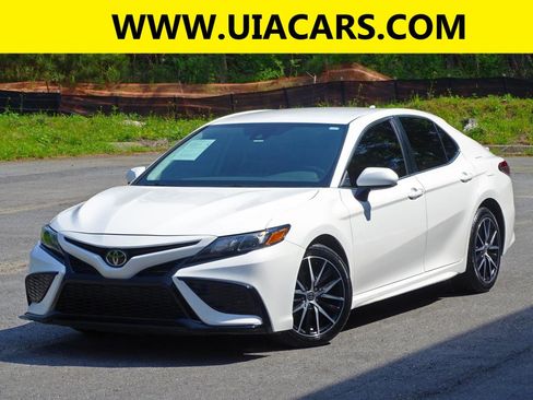 Used 2021 Toyota Camry SE image 2