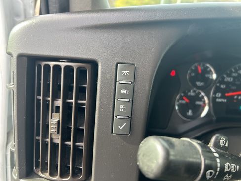 Used 2022 Chevrolet Express 2500 w/ Driver Convenience Package image 20