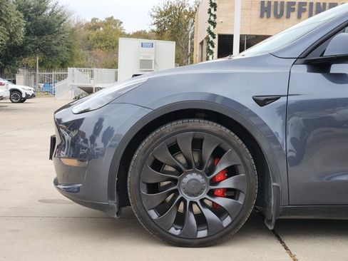 Used 2023 Tesla Model Y Performance image 10