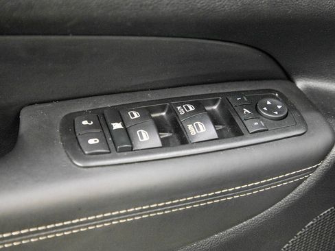 Used 2015 Jeep Grand Cherokee Overland w/ Advanced Technology Group AWD/4WD image 21