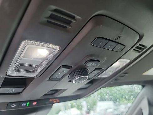 Used 2023 GMC Yukon XL SLT w/ SLT Premium Package RWD image 23