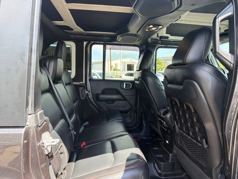 Used 2019 Jeep Wrangler Unlimited Rubicon w/ Cold Weather Group AWD/4WD image 15