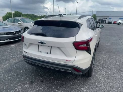 Used 2026 Chevrolet Trax RS w/ Sunroof Package FWD image 9