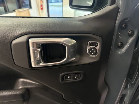 Used 2024 Jeep Wrangler Unlimited Rubicon w/ Convenience Group image 15