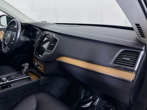 Used 2021 Volvo XC90 T6 Momentum image 31