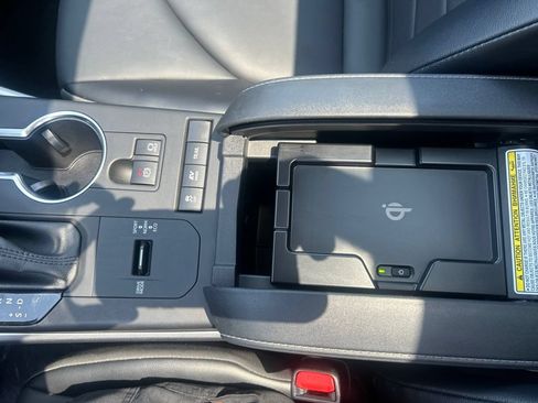 Used 2022 Toyota Highlander XLE AWD/4WD image 24