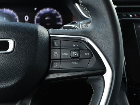 Used 2023 Jeep Grand Cherokee Laredo RWD image 14