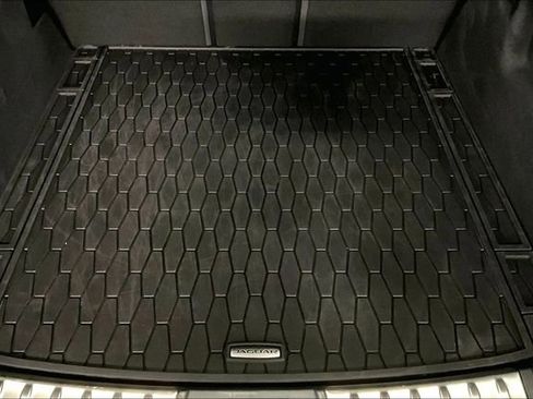 Certified 2025 Jaguar F-PACE R-Dynamic S image 33