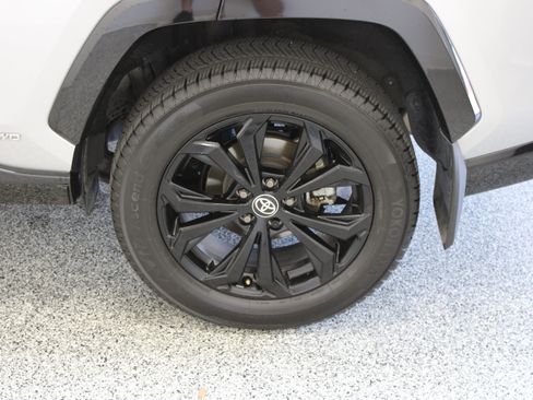 Used 2022 Toyota RAV4 SE w/ Convenience Package AWD/4WD image 10