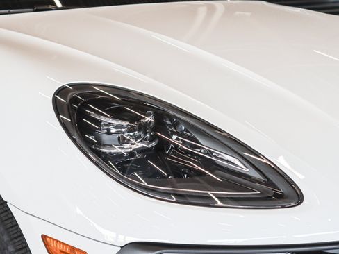 Certified 2026 Porsche Macan AWD/4WD image 29