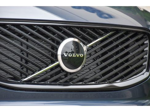 Certified 2026 Volvo XC60 B5 Core w/ Protection Package Premier image 11