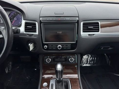 Used 2015 Volkswagen Touareg TDI AWD/4WD image 2