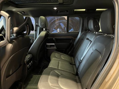 Used 2024 Land Rover Defender 110 X-Dynamic SE image 20