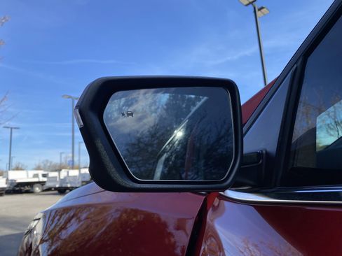 Used 2023 Chevrolet Equinox Premier image 37