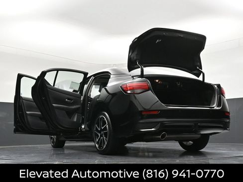 Certified 2025 Nissan Sentra SR w/ SR Premium Package FWD image 39