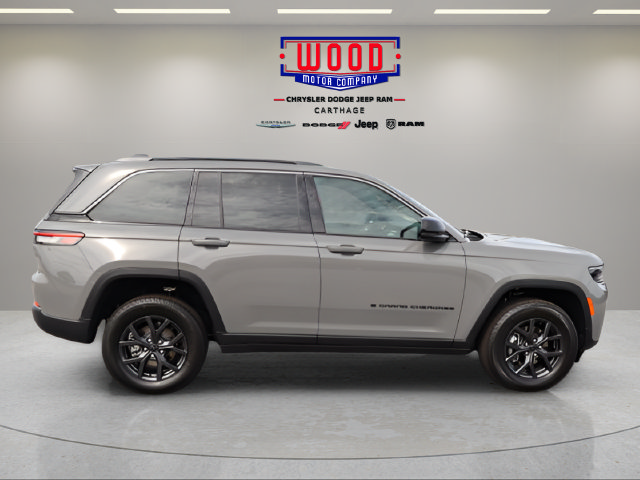 New 2027 Jeep Grand Cherokee Altitude AWD/4WD image 2