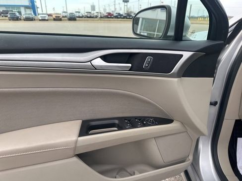 Used 2019 Ford Fusion SE image 29