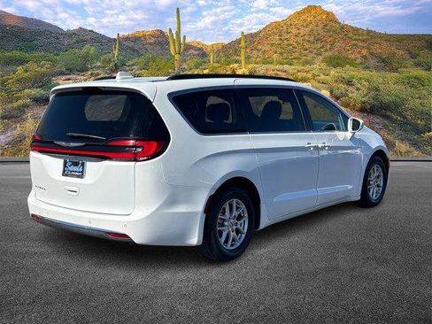 Used 2022 Chrysler Pacifica Touring-L image 7