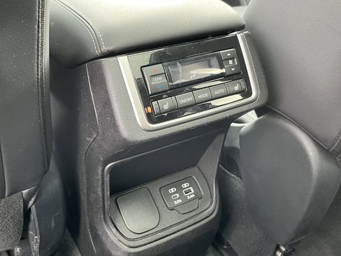 Used 2023 Subaru Ascent Limited w/ Technology Package image 17