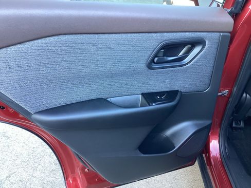 Used 2023 Nissan Rogue S image 20