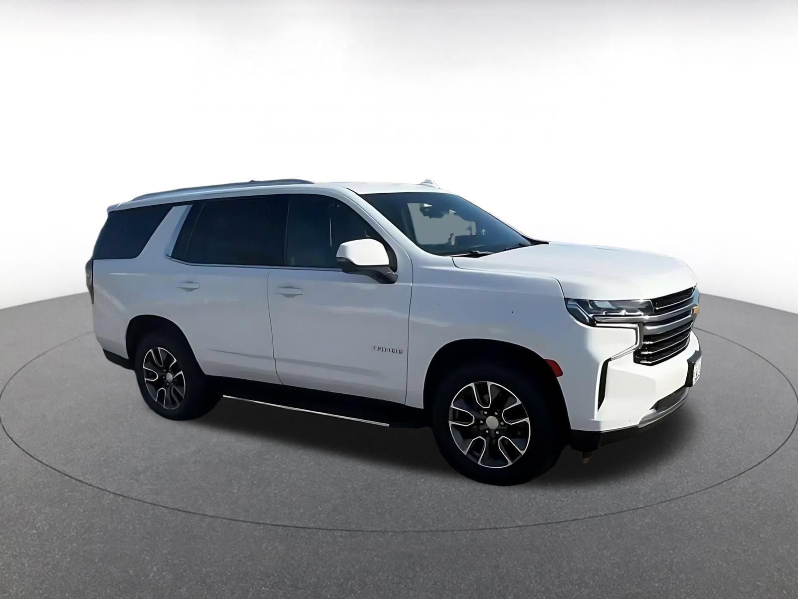 Used 2023 Chevrolet Tahoe LT w/ Luxury Package RWD image 2
