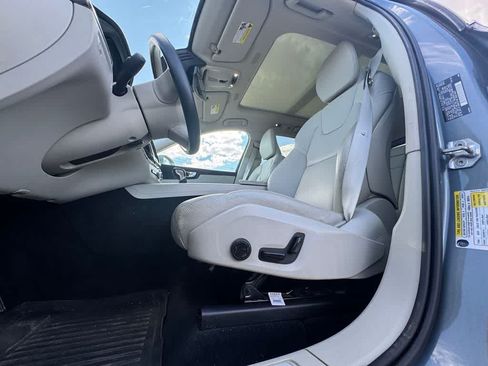 Used 2020 Volvo XC60 T5 Momentum w/ Protection Package Premier AWD/4WD image 18