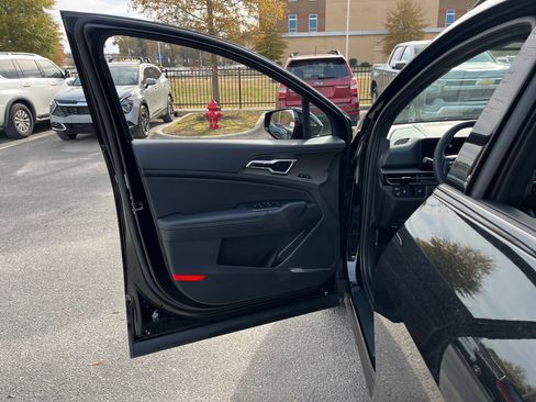 New 2026 Kia Sportage X-Line w/ X-Line Technology Package image 14