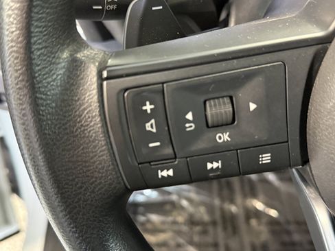 Used 2023 Nissan Rogue S FWD image 17