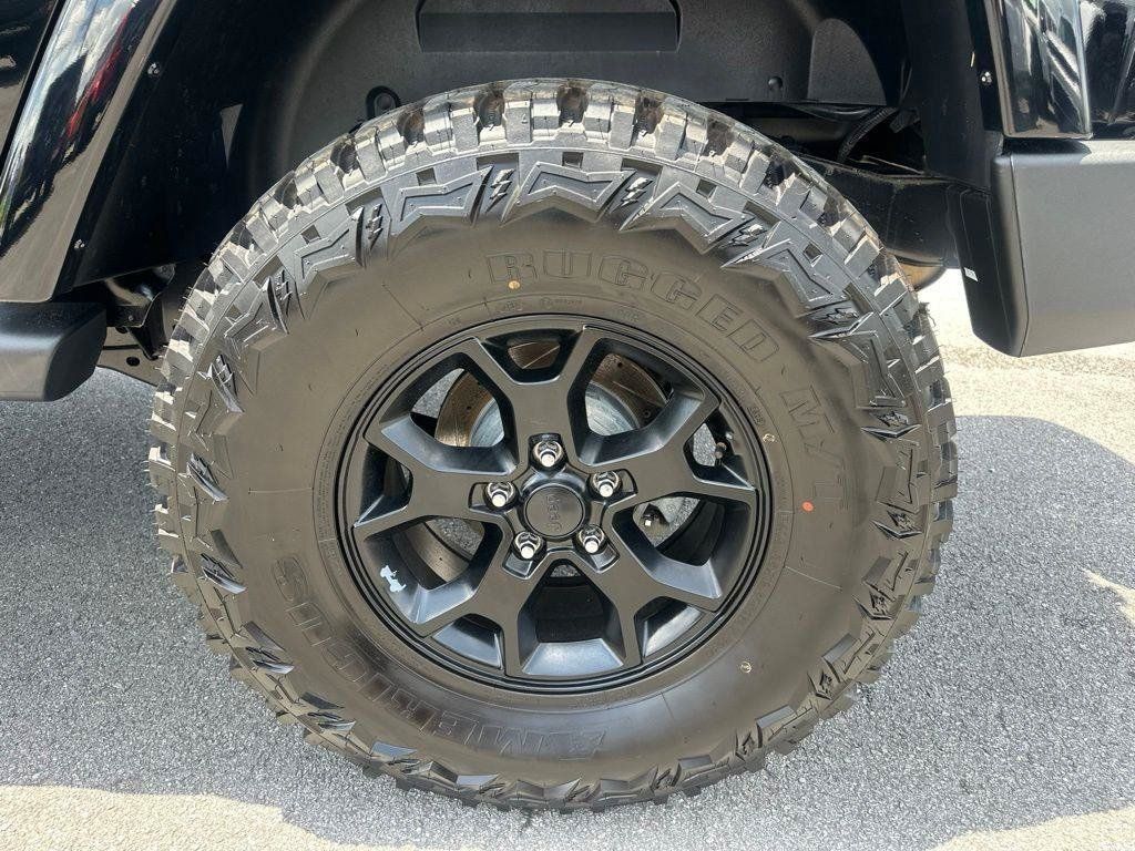 Used 2014 Jeep Wrangler Unlimited Sahara w/ Connectivity Group AWD/4WD image 12