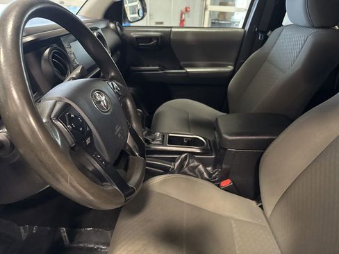 Used 2020 Toyota Tacoma SR image 12