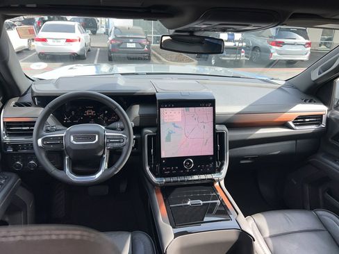 Used 2025 GMC Yukon Denali w/ Sun & Power Step Package image 30