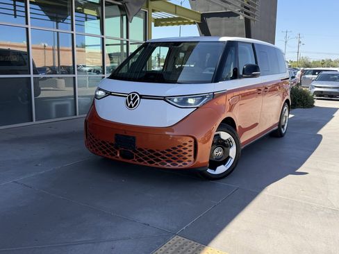Used 2025 Volkswagen ID. Buzz Pro S Plus AWD/4WD image 2