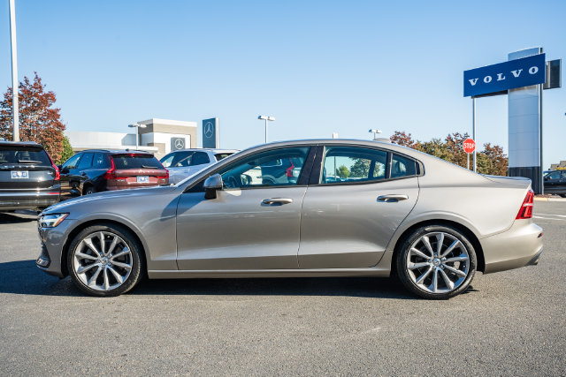 Used 2019 Volvo S60 T5 Momentum w/ Premium Package FWD image 4