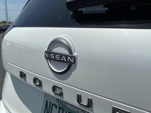 Used 2024 Nissan Rogue SV FWD image 34