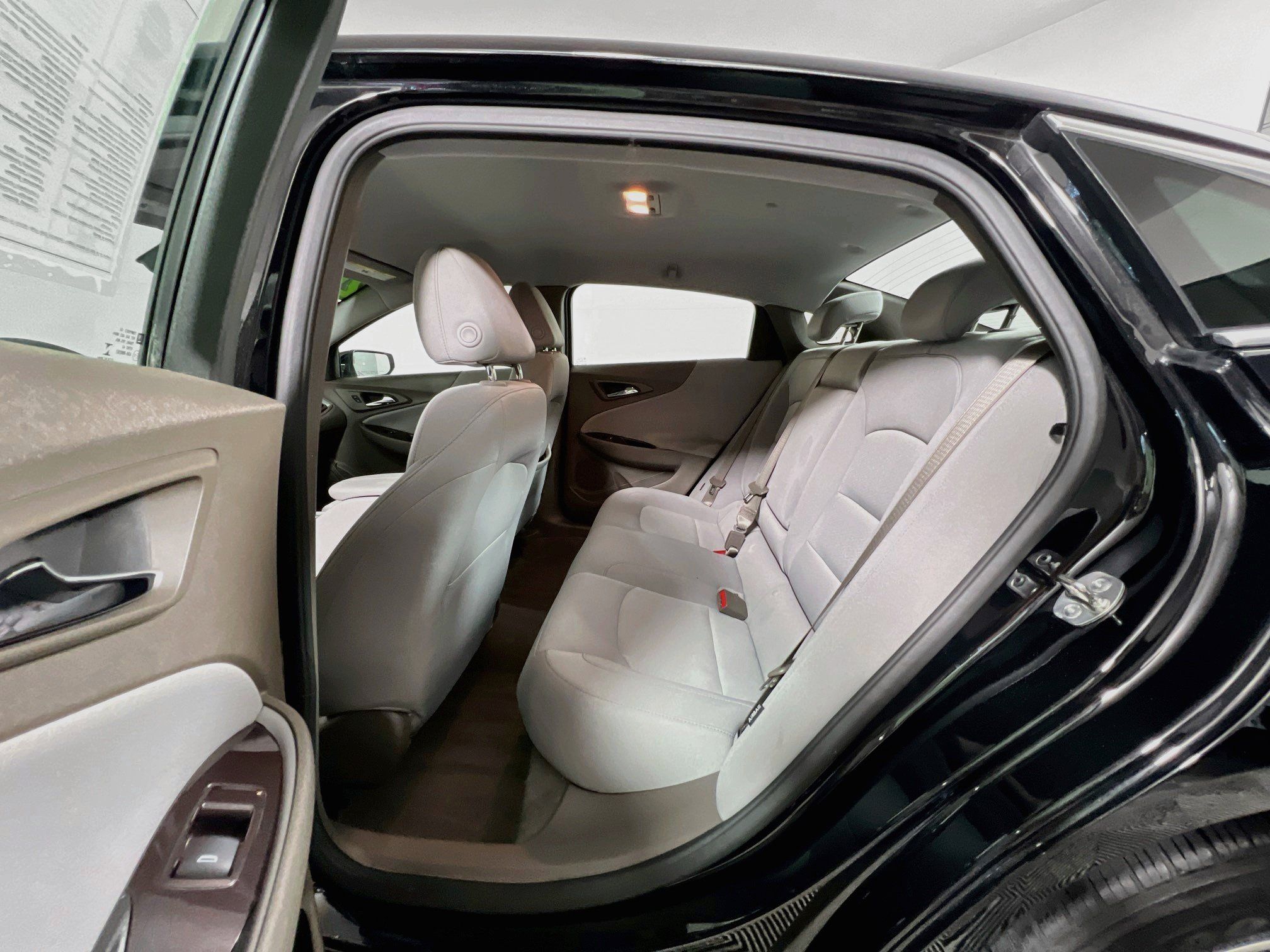 Used 2025 Chevrolet Malibu LT FWD image 29