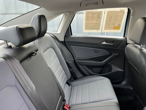 Used 2025 Volkswagen Jetta SE image 36