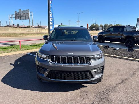 New 2025 Jeep Grand Cherokee Laredo X w/ Luxury Tech Group I image 9