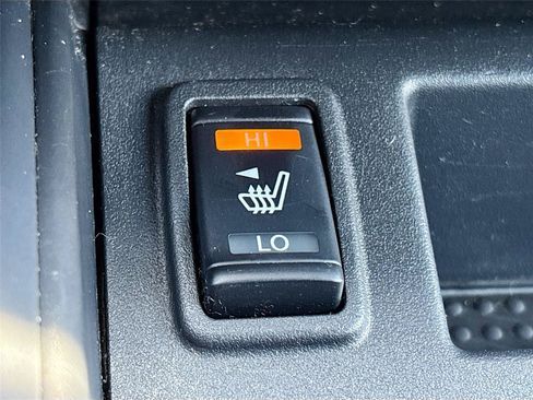 Used 2019 Nissan Titan SV w/ SV Convenience Package RWD image 19