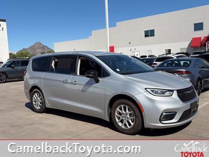 Used 2024 Chrysler Pacifica Touring-L