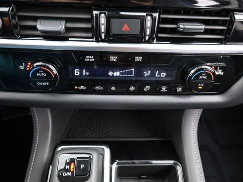 Used 2024 Nissan Pathfinder SV FWD image 25