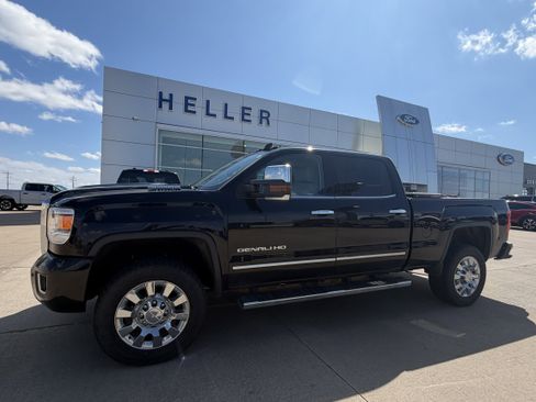 Used 2018 GMC Sierra 2500 Denali w/ Duramax Plus Package AWD/4WD image 3