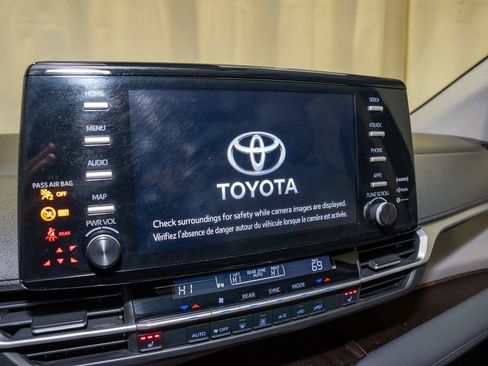 Used 2021 Toyota Sienna XLE image 13