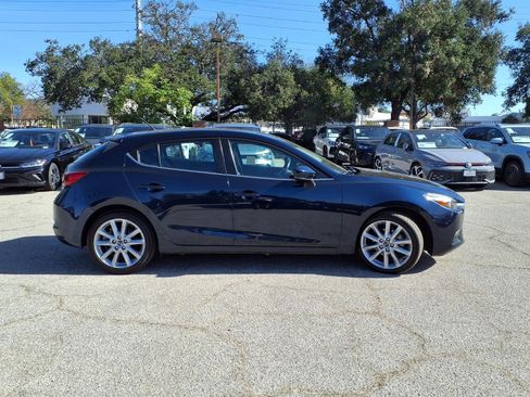 Used 2017 MAZDA MAZDA3 Touring image 3