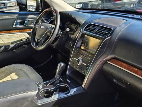 Used 2016 Ford Explorer Platinum image 11