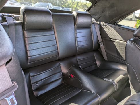 Used 2010 Ford Mustang GT Premium image 12