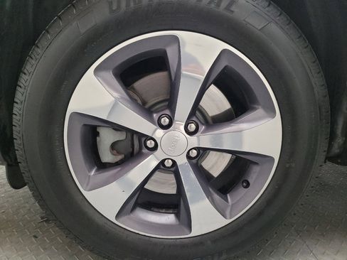 Used 2019 Jeep Cherokee Limited AWD/4WD image 31