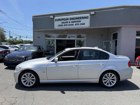 Used 2011 BMW 328i xDrive Sedan AWD/4WD image 4